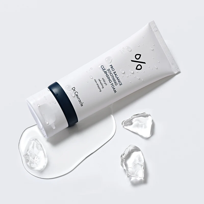 Pro Balance Soothing Cleansing Foam - Image 5